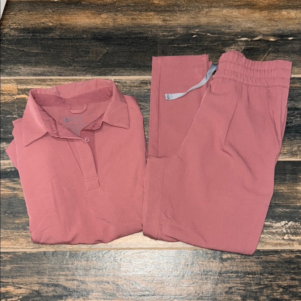 Figs mauve scrub set